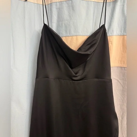 Fame and Partners Black Gown - Picture 5 of 9